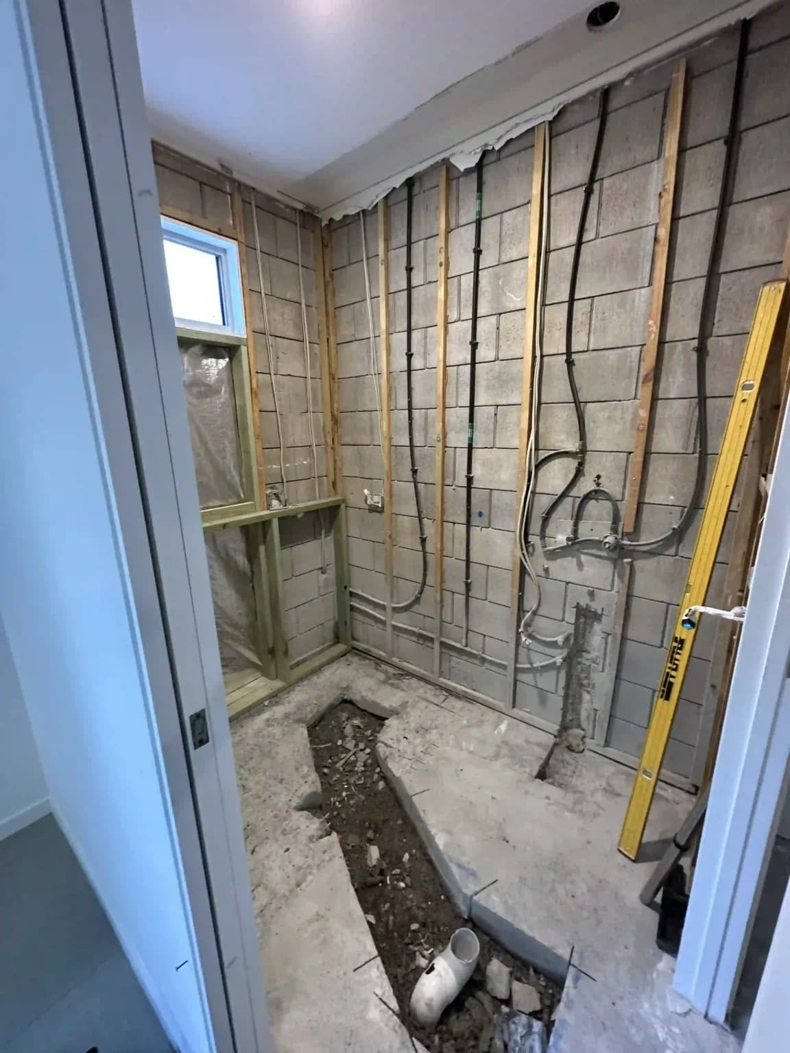 Palm Beach Ensuite & Laundry — photo 4